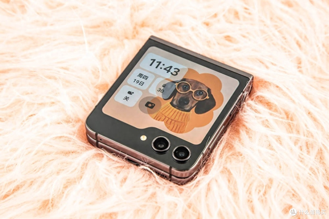 三星Galaxy Z Flip5深度体验 大外屏装得下更多趣味