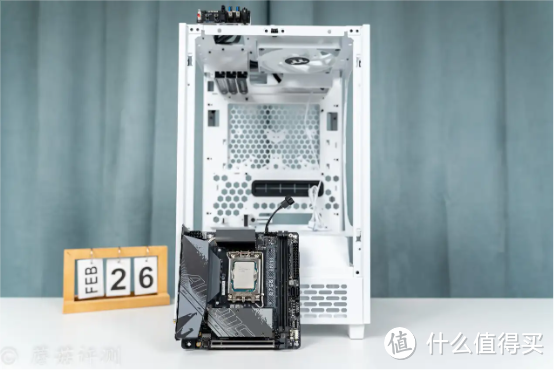 轻松塞进一张RTX4090，散热还十分优秀，Tt（Thermaltake）The Tower 200白色Mini迷你机箱 评测