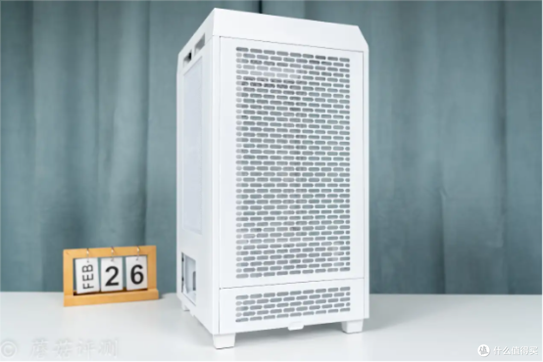 轻松塞进一张RTX4090，散热还十分优秀，Tt（Thermaltake）The Tower 200白色Mini迷你机箱 评测