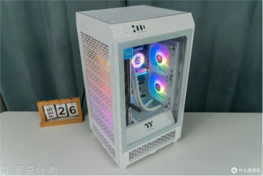 轻松塞进一张RTX4090，散热还十分优秀，Tt（Thermaltake）The Tower 200白色Mini迷你机箱 评测