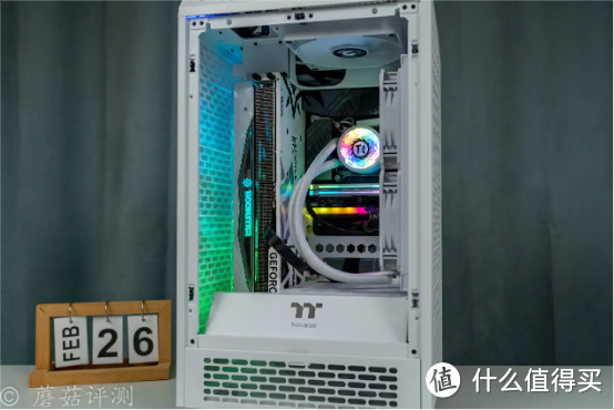 轻松塞进一张RTX4090，散热还十分优秀，Tt（Thermaltake）The Tower 200白色Mini迷你机箱 评测