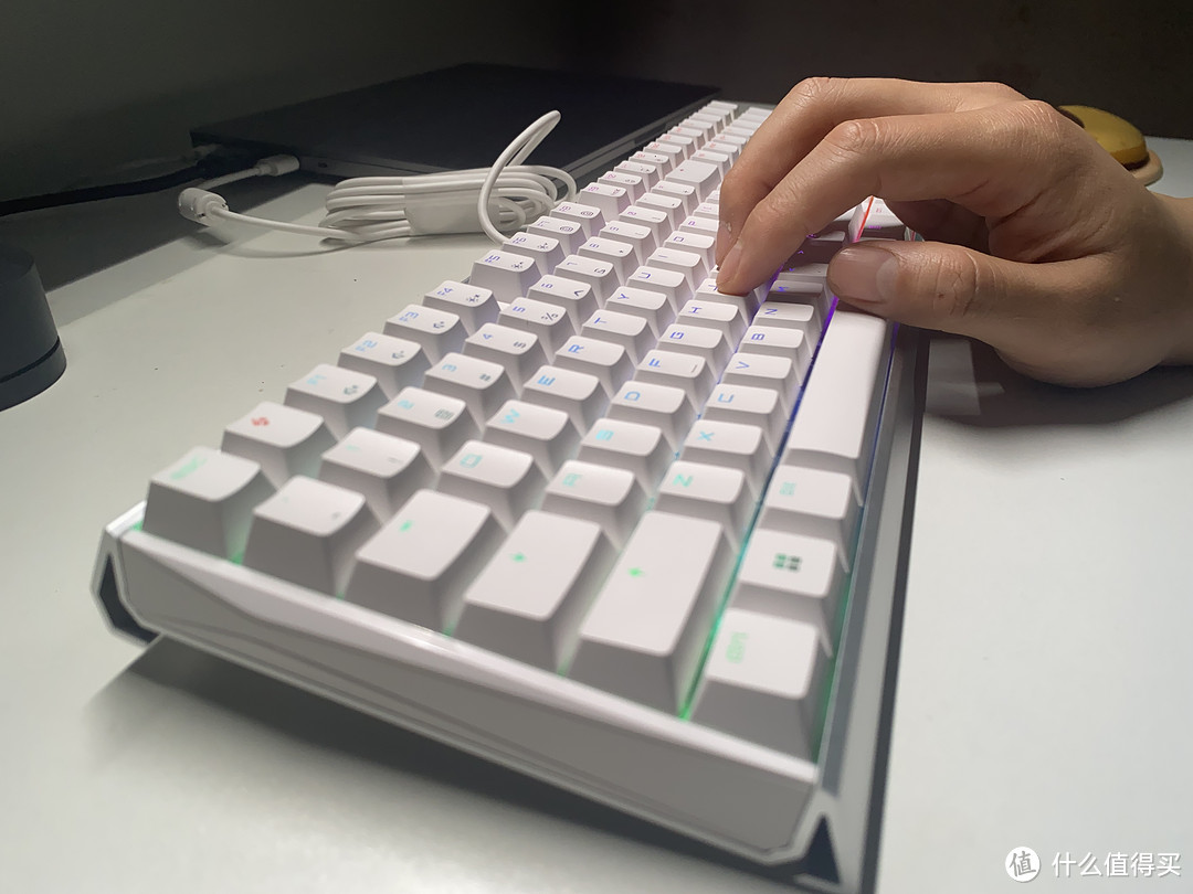 佣有这样的键盘，你几点回家。樱桃 CHEERY MX3.0S RGB 有线 白色 红轴