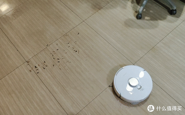 不用再为做家务争吵,地板清洁它包了:云鲸J4扫拖机器人使用分享