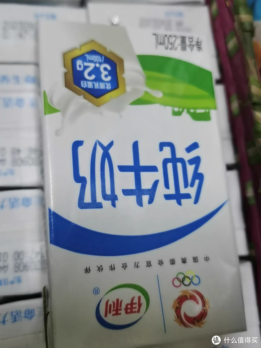 伊利纯牛奶200ml*24盒/箱亚运环保装动物足迹定制装：一场视觉与味