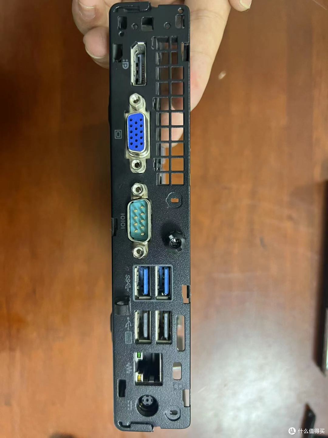 网口好像是千兆的网口，还有DP接口
