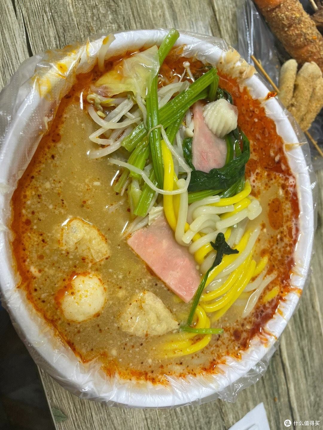 揭秘「麻辣烫」:网红美食背后的黑幕，看完你还敢吃吗？