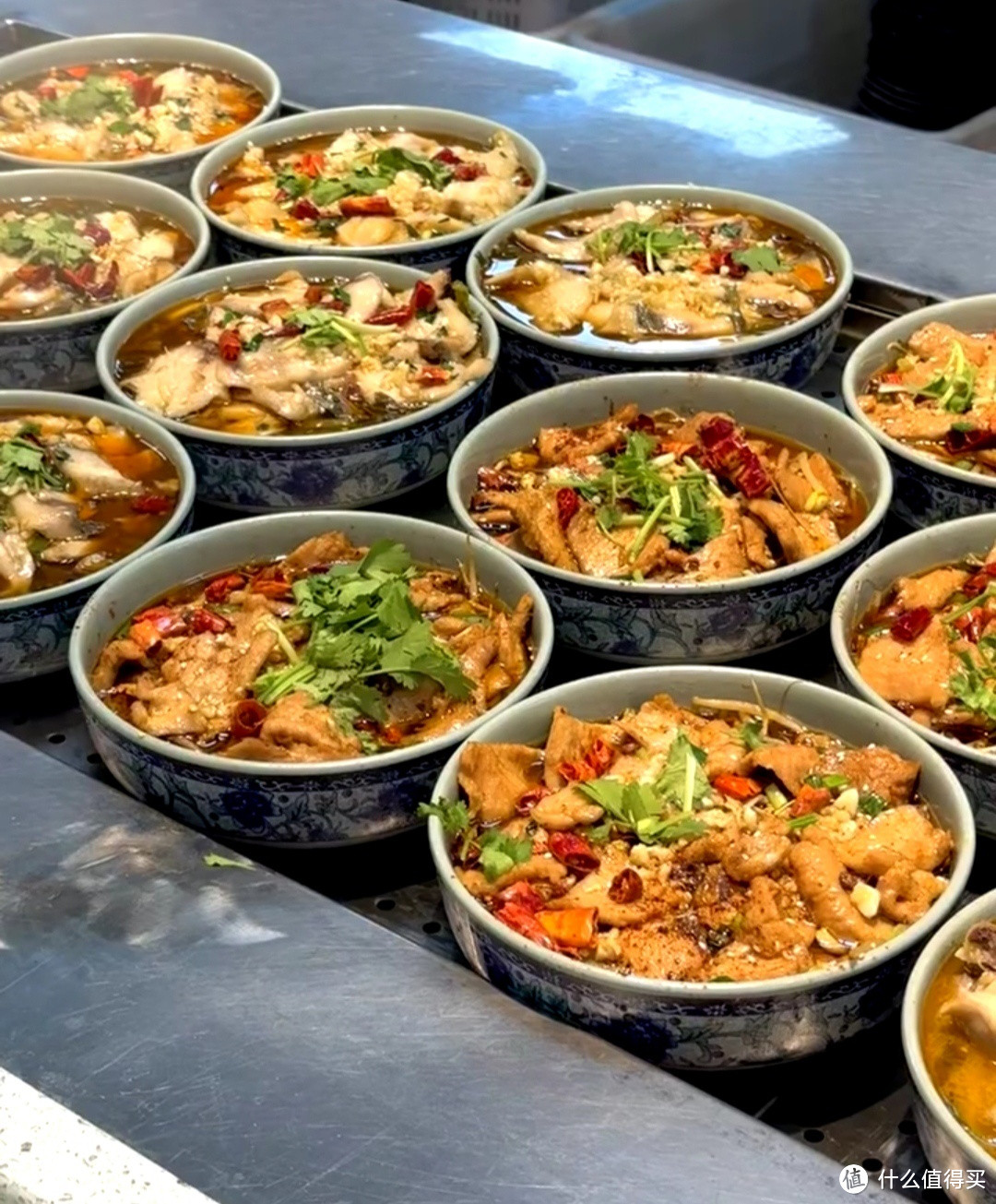现在大学食堂都这么卷吗?