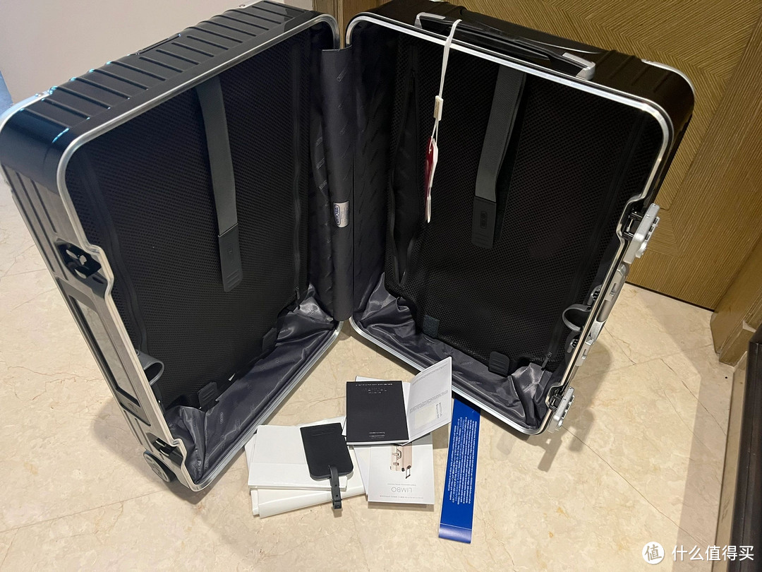 日默瓦Rimowa26寸聚酯黑色电子屏托运行李箱——外形与整体的完美结合