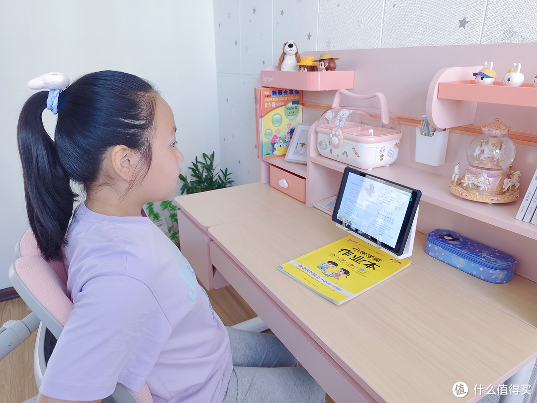 良好坐姿,健康陪伴,从爱果乐儿童学习桌椅开始