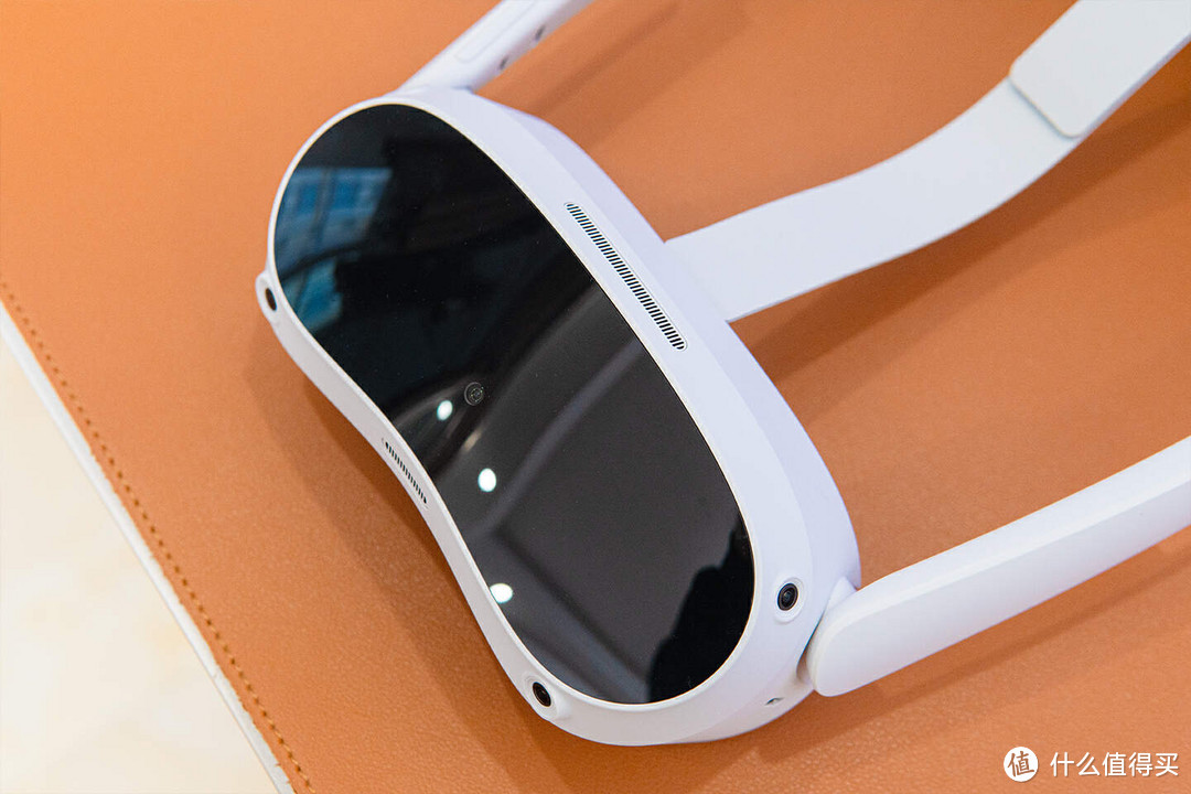 今年最值得买的VR/AR头显，PICO 4带来沉浸式游戏观影体验