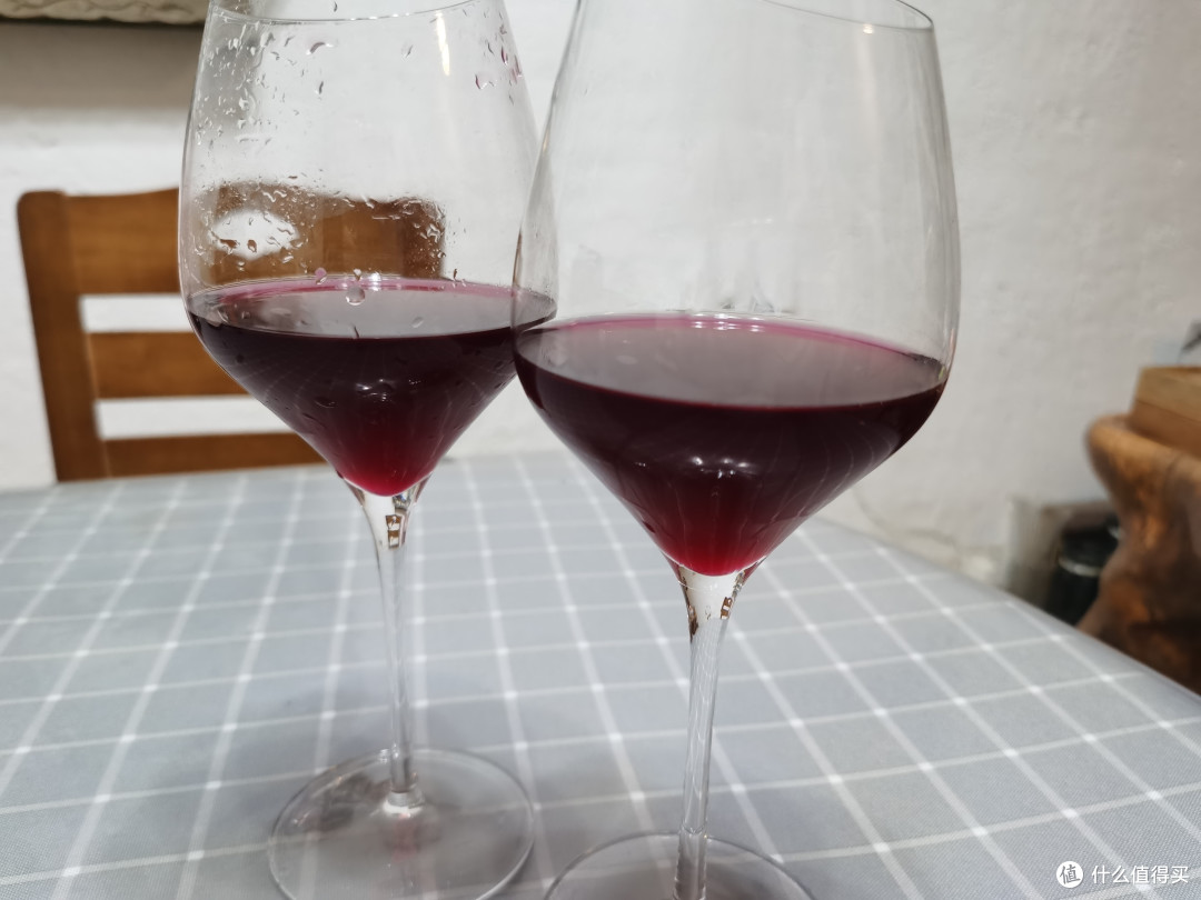 一杯野生葡萄酒，让你沉醉在自然的美味中!