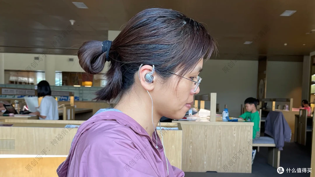 双模听感,光影国风美学-竹林鸟青鸾入耳式动圈有线耳机体验分享