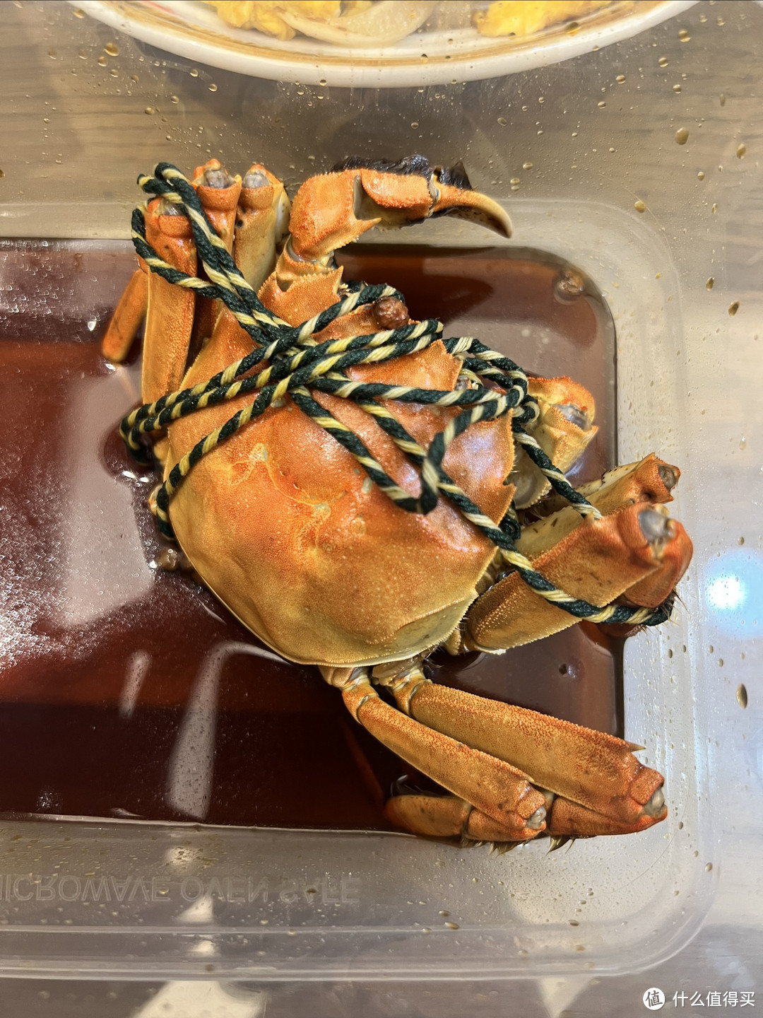 看下我的蟹腿的肉是不是还很紧致的，如果是不新鲜的死蟹，是做不出来这个效果的。