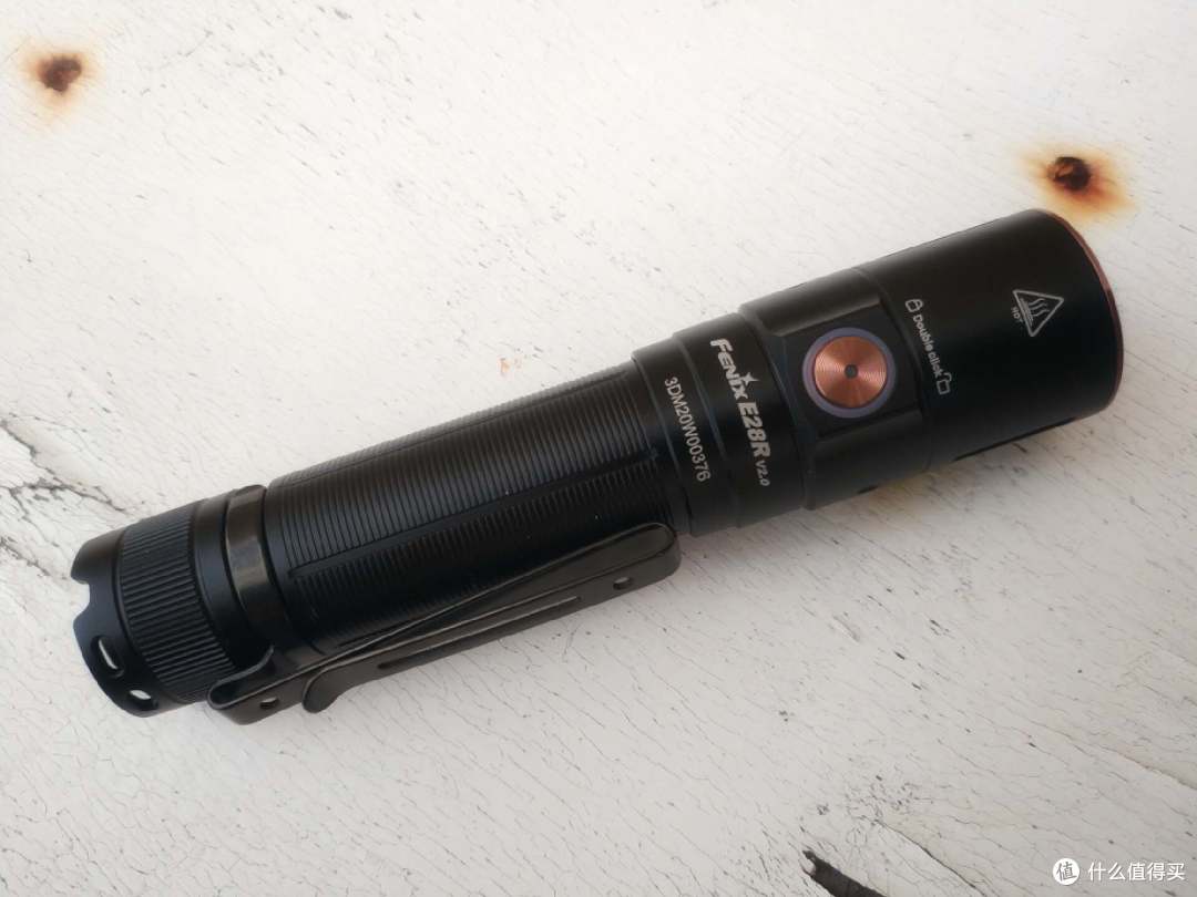 便携的高性能小直:Fenix E28R v2.0