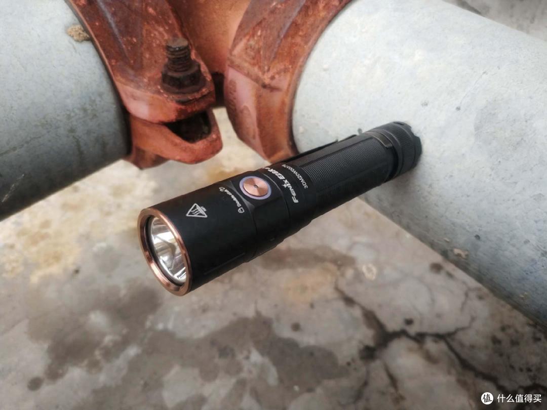 便携的高性能小直:Fenix E28R v2.0