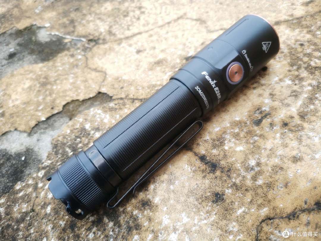 便携的高性能小直:Fenix E28R v2.0