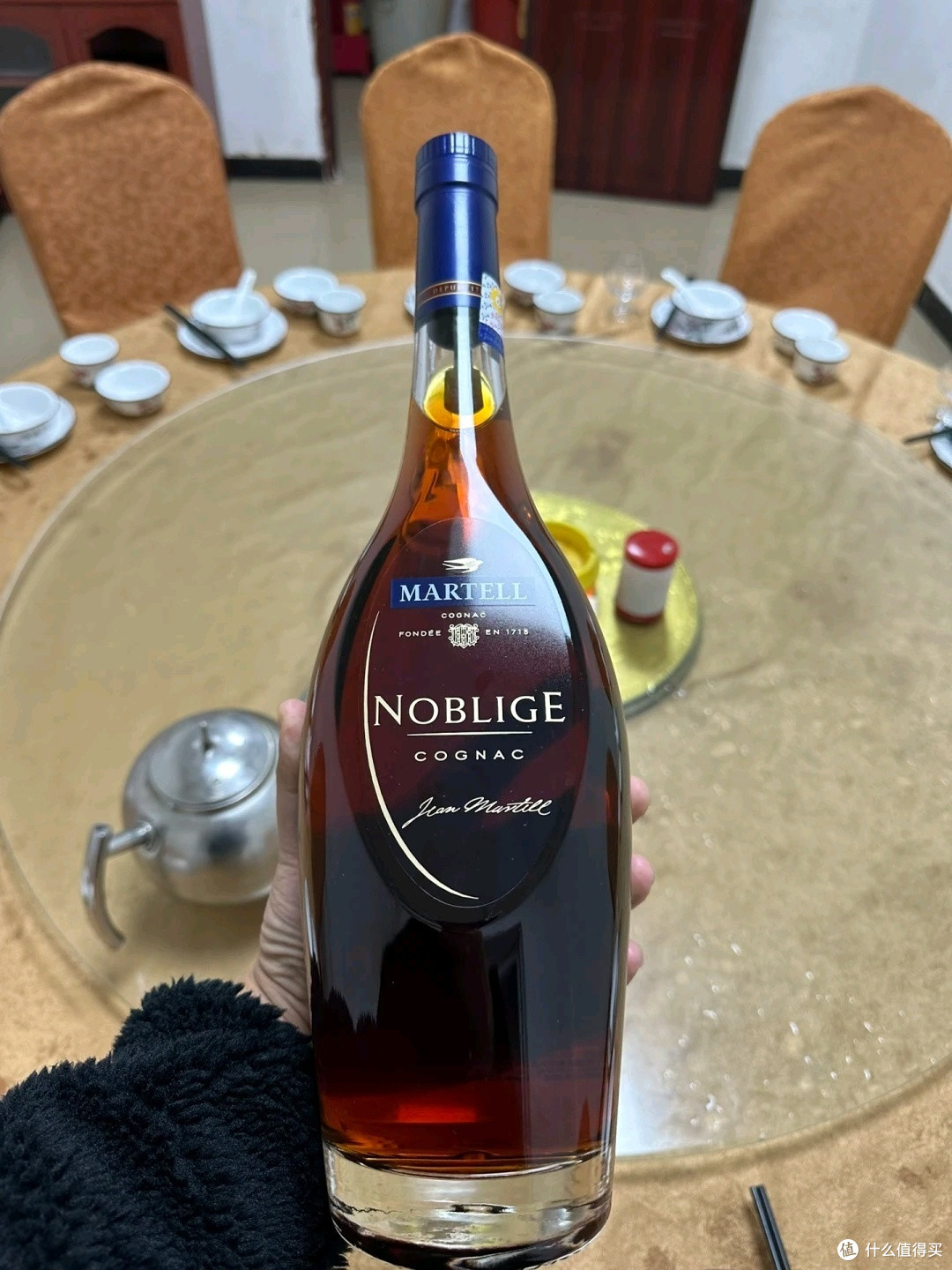 餐桌佐餐好酒，马爹利名仕