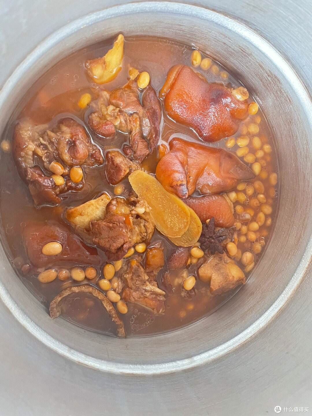 如何制作一份美味的「黄豆炖猪脚」?