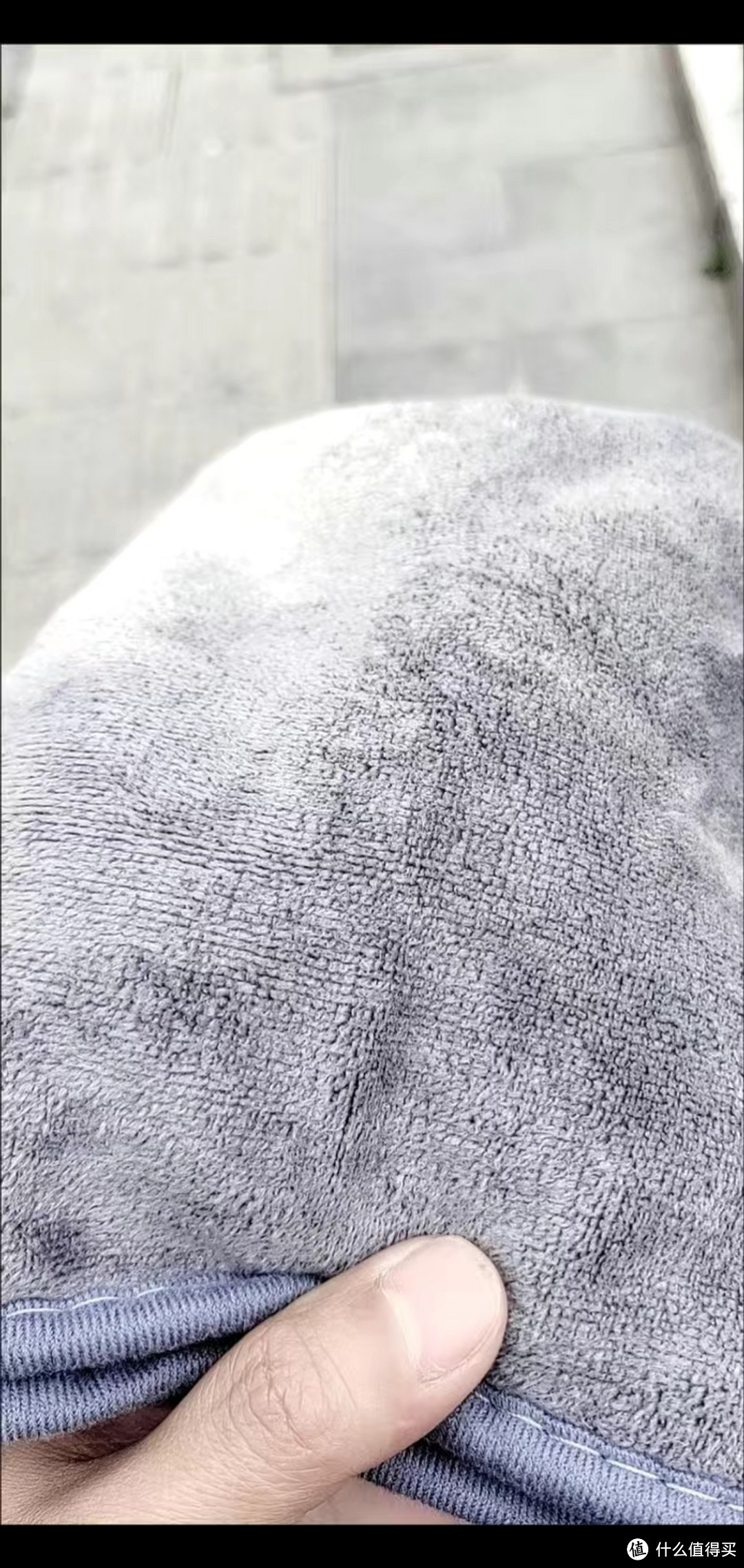 浅灰色擦车洗车毛巾：打造全方位汽车清洁体验