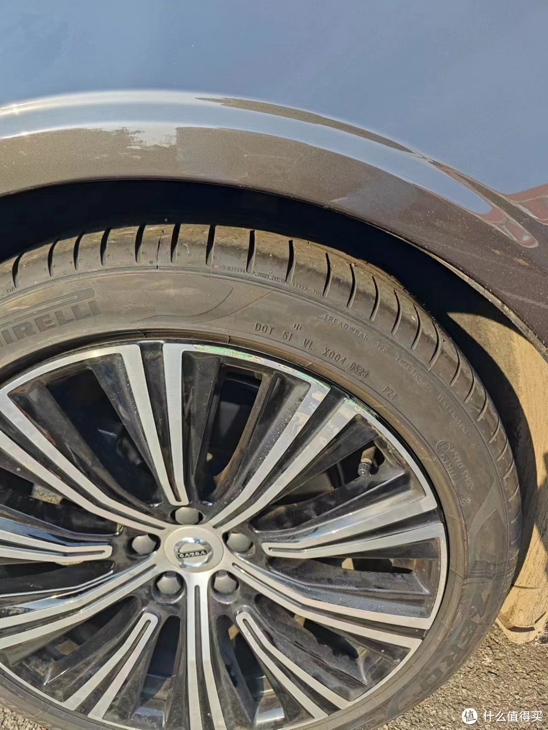 沃尔沃S90首换轮胎与车衣再次防护