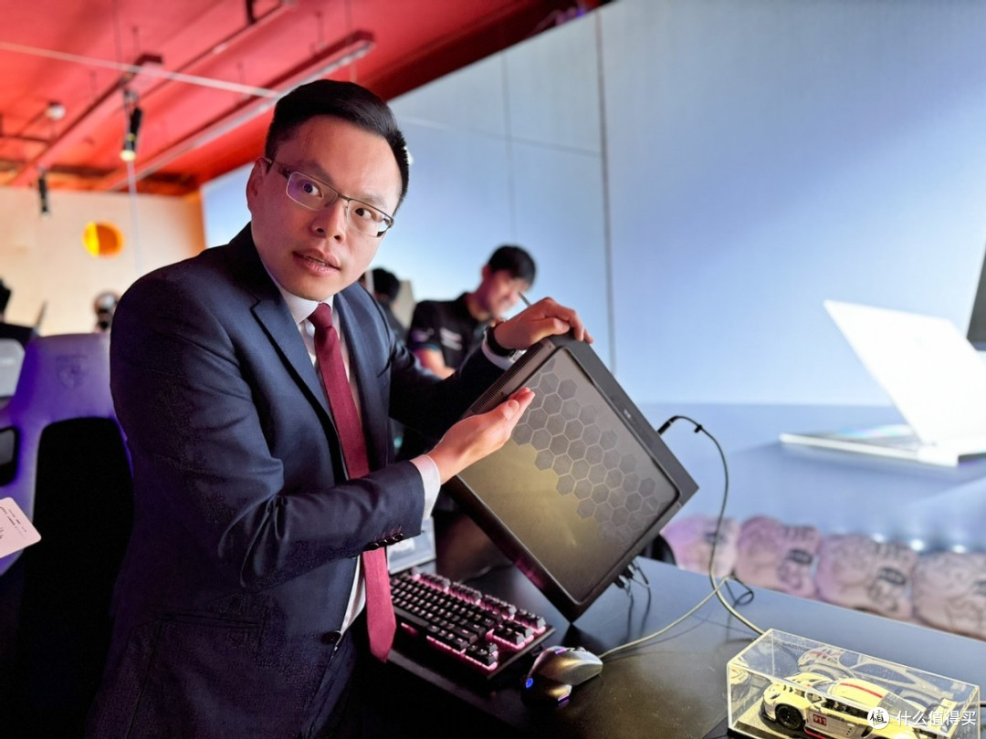 现场看:用ALIENWARE外星人开保时捷911,会是什么体验?