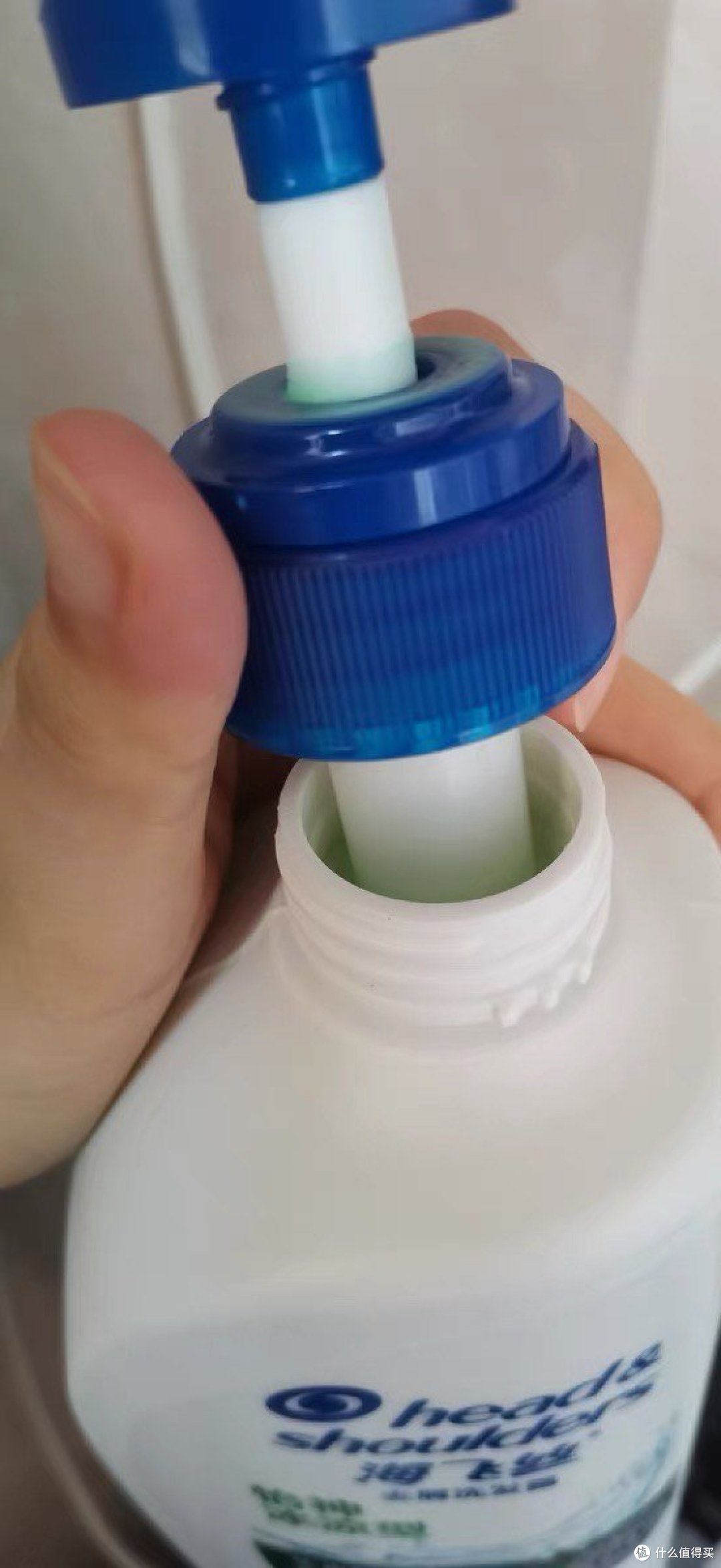 我要向你们推荐一款我最近发现的洗发水瑰宝:海飞丝洗发水
