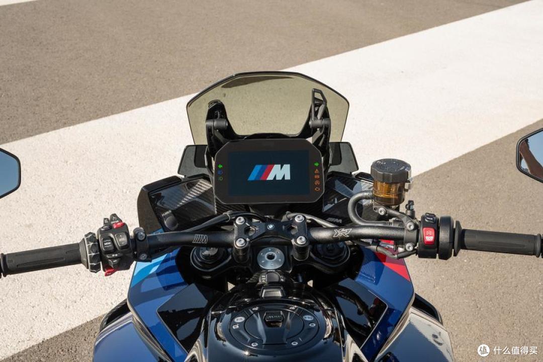 宝马 M1000 XR 新车发布:狂拽酷炫,极致驾驶体验!