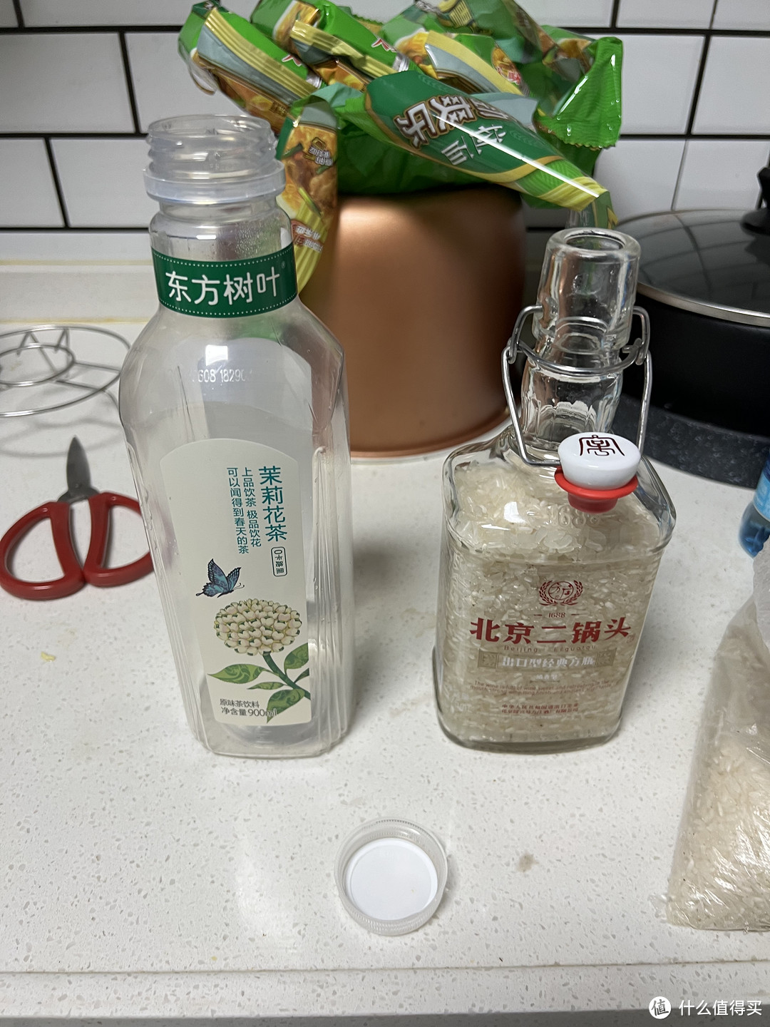 为了不浪费陈米,两瓶杏花村泡了酒米