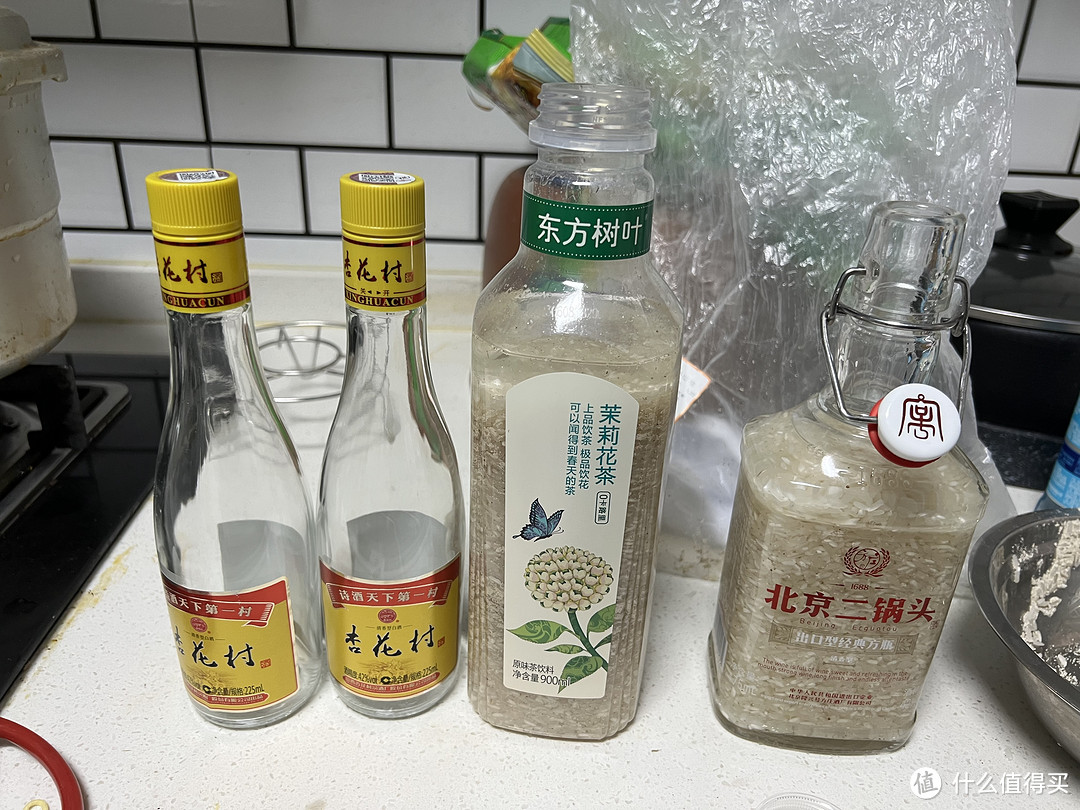 为了不浪费陈米,两瓶杏花村泡了酒米