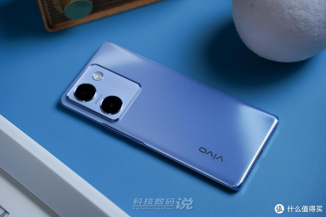 “最有质感千元机”用在vivo Y100上恰如其分!