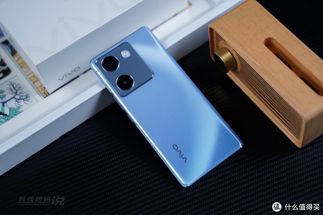 “最有质感千元机”用在vivo Y100上恰如其分!