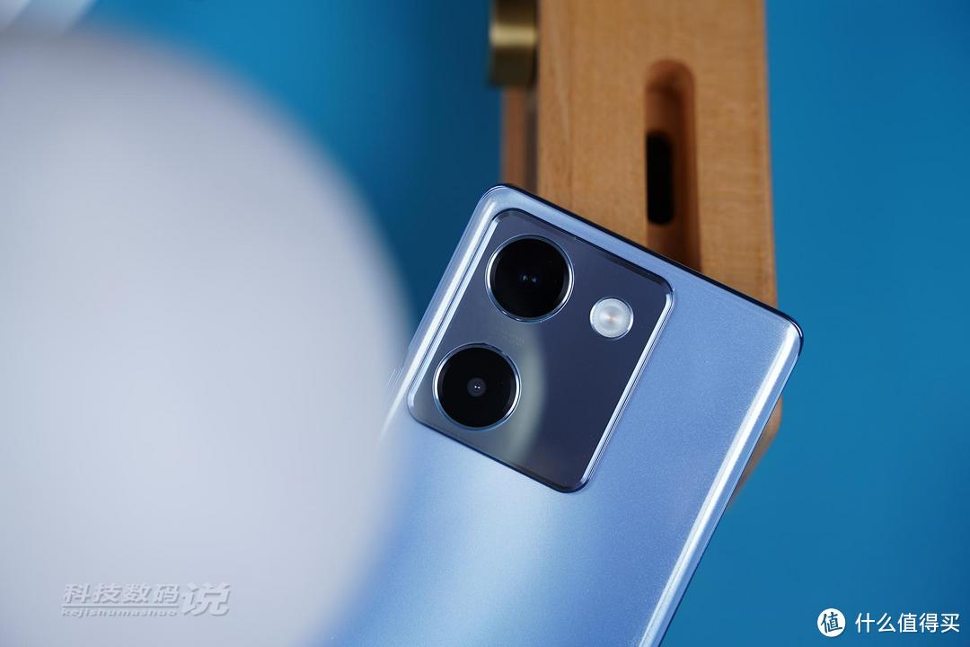 “最有质感千元机”用在vivo Y100上恰如其分!