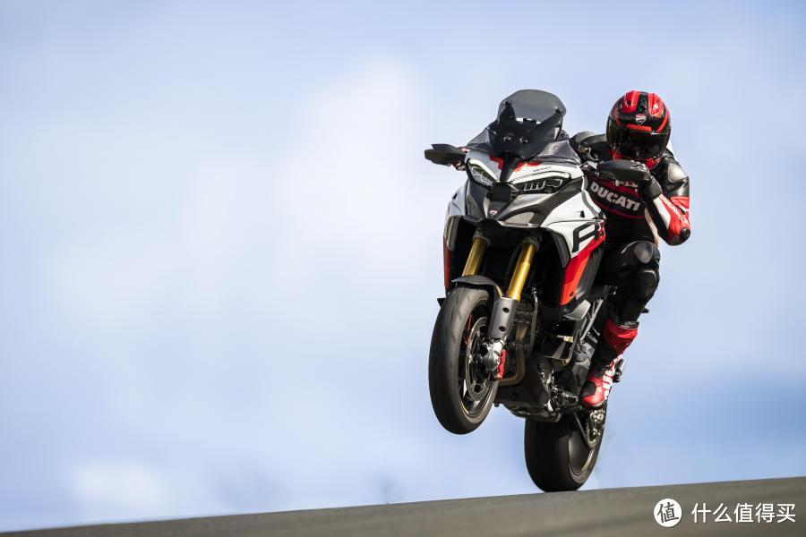 DUCATI Multistrada V4 RS首次亮相，搭配Panigale的发动机