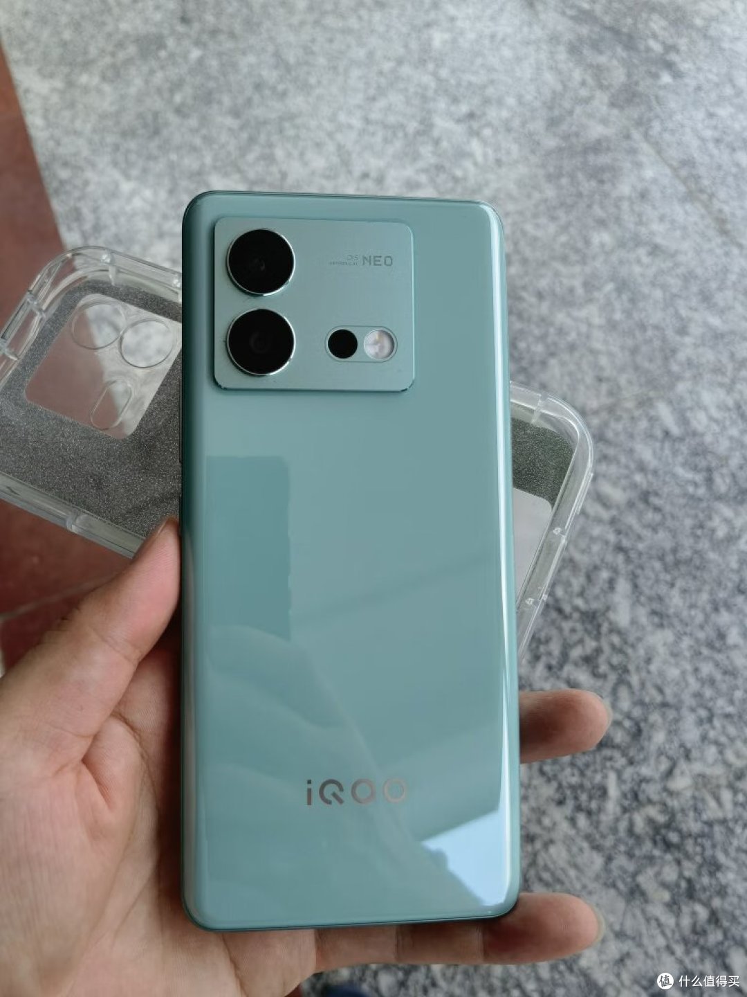 vivo iQOO Neo8，第一代骁龙8+，144Hz高刷电竞手机