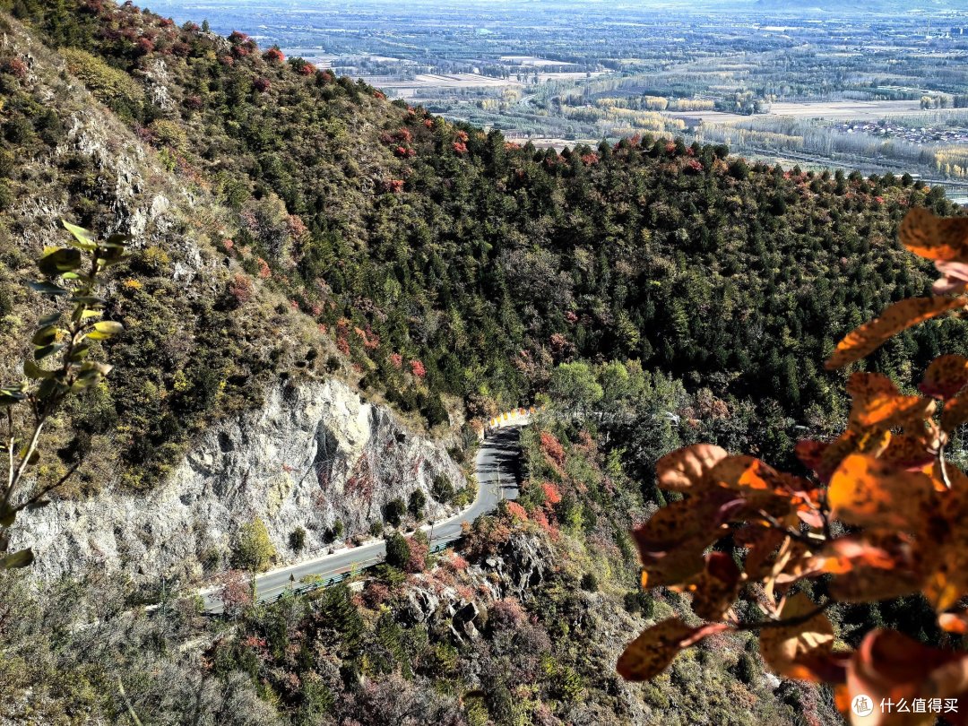 门票与活动>文章详情>观景台观景台处的合影下山时的弯道延庆-玉渡山