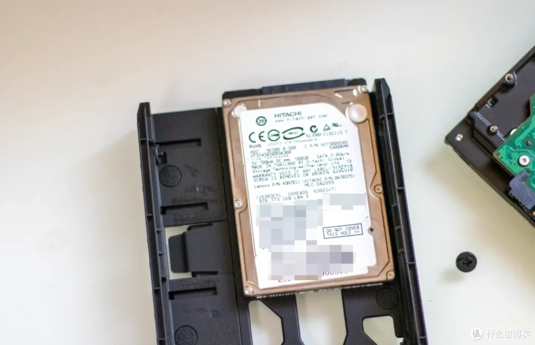 谁说64G手机不够用 我全家都是64G的——绿联DX4600