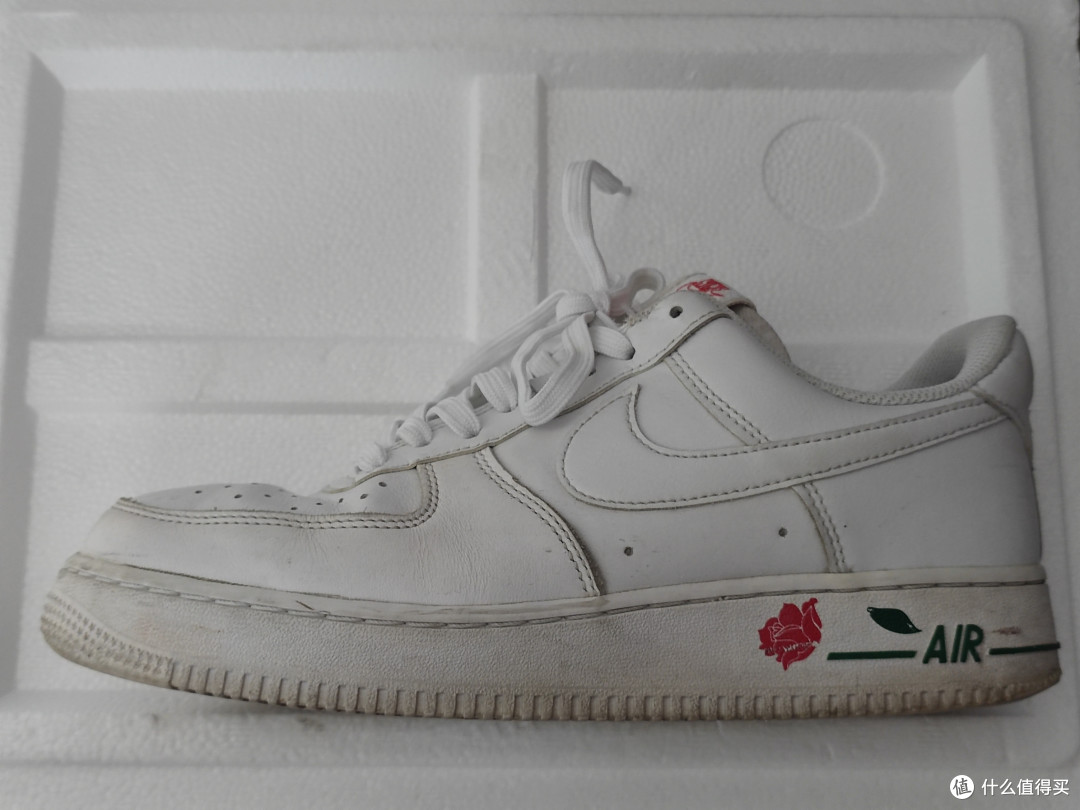 Nike 空军一号运动鞋,帅气又舒适