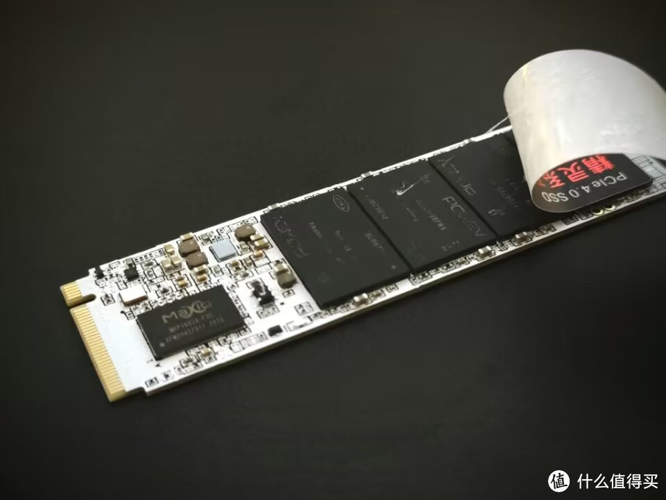 PCIe 4.0，读速7000MB/s 。阿斯加特精灵系列 ELF 2T SSD让老电脑跑出了加速度