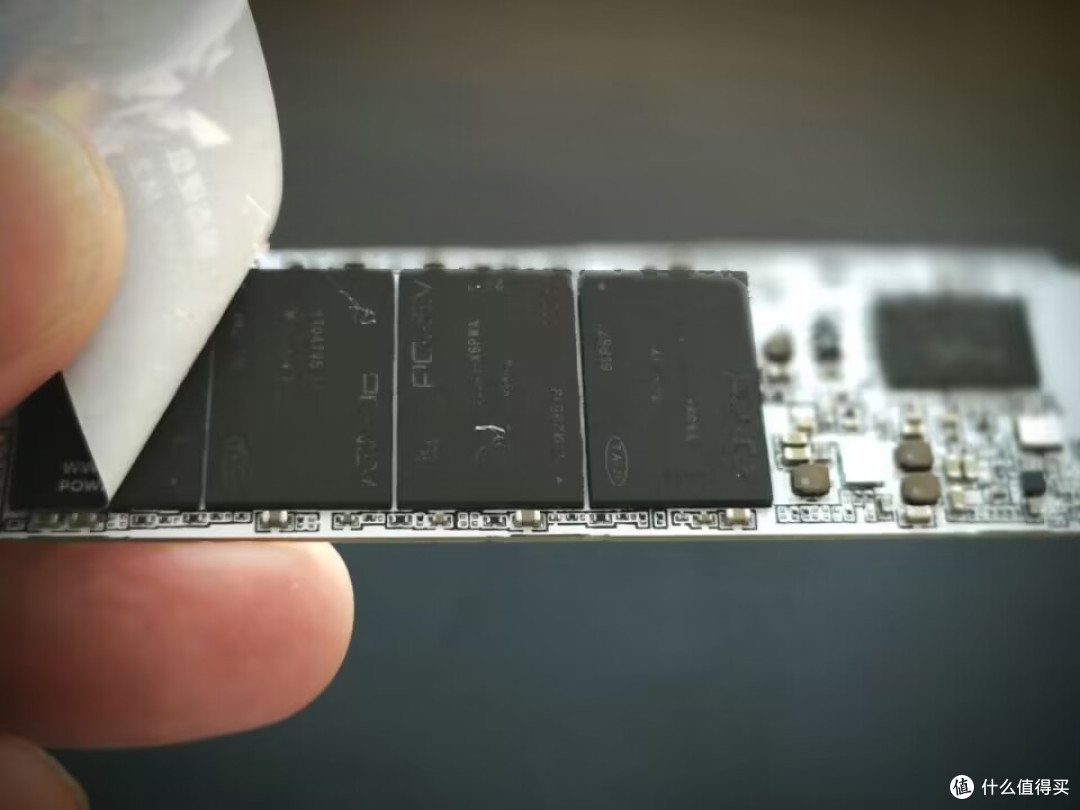 PCIe 4.0,读速7000MB/s 。阿斯加特精灵系列 ELF 2T SSD让老电脑跑出了加速度