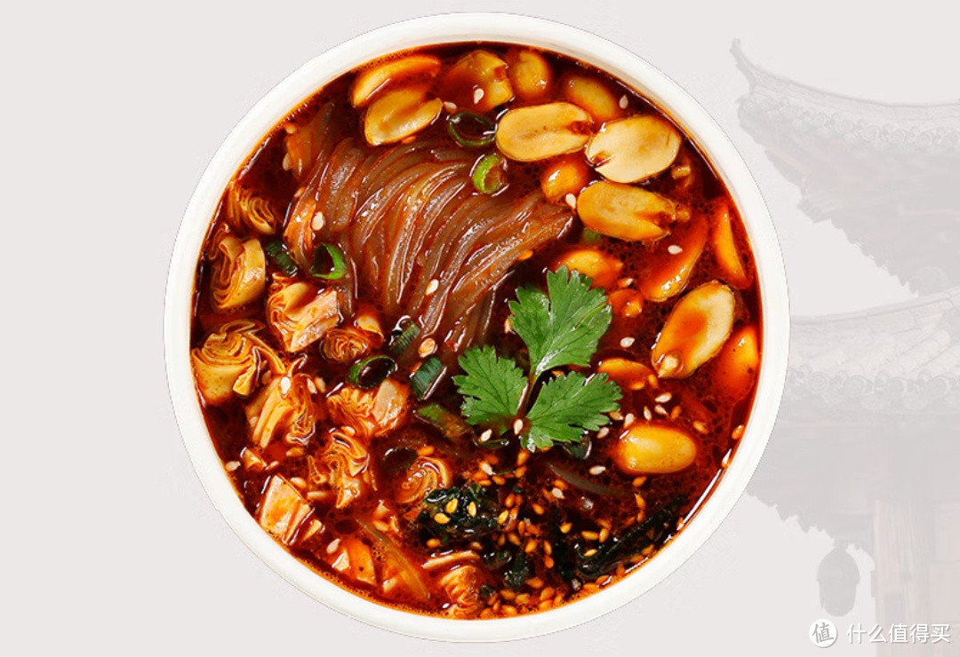 豫道黑金酸辣粉：一道融合传统与现代美味的重庆风味小吃