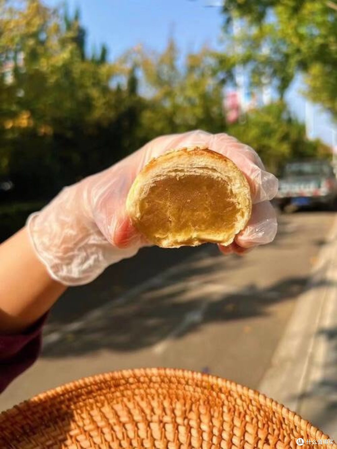 品尝「蛋黄酥」,感受中华文化的魅力