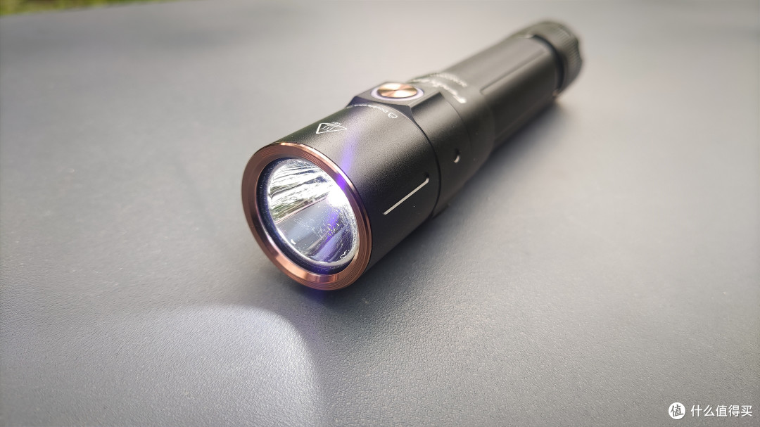 ​经典新升级，全能EDC便携直充小直——菲尼克斯E28R v2.0手电评测​