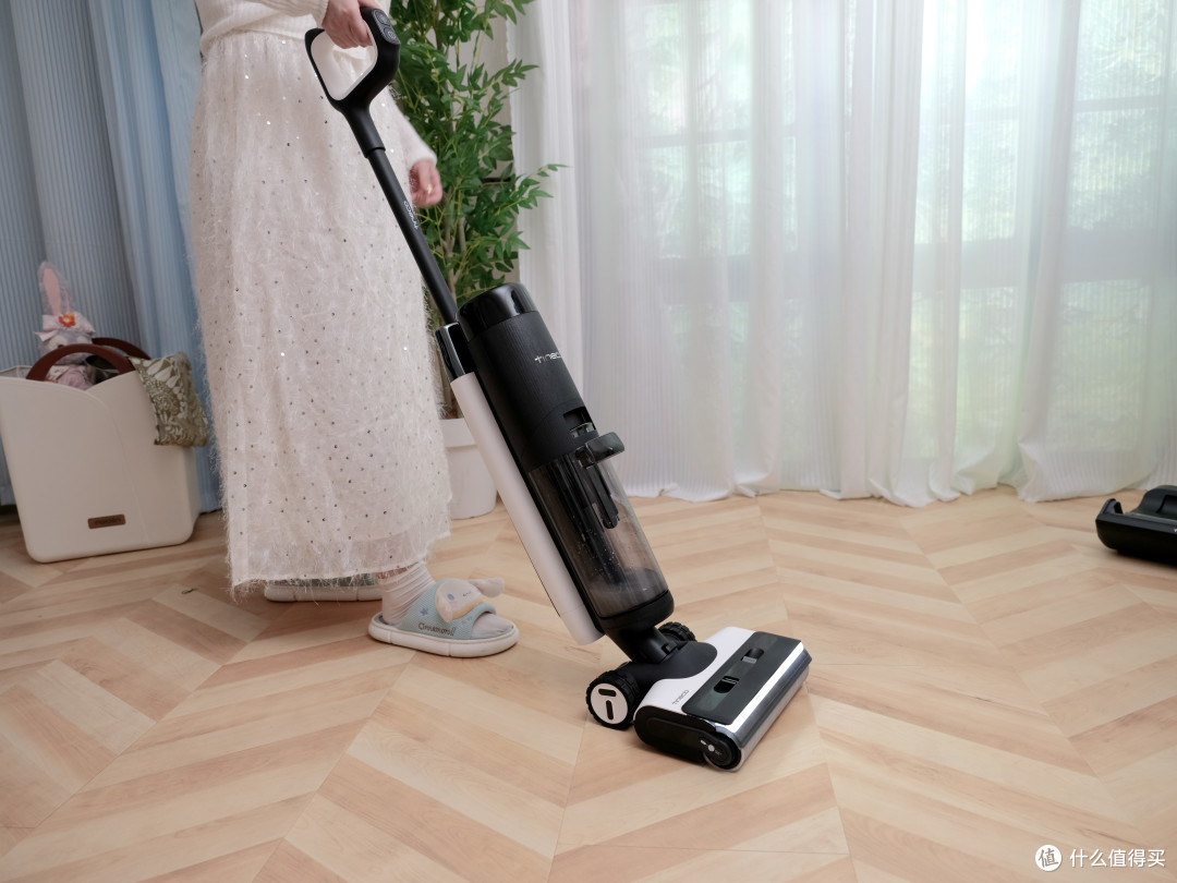 电池升级！质保延长！2分钟热水洗，5分钟高温速干的添可芙万Booster洗地机，使用表现如何？