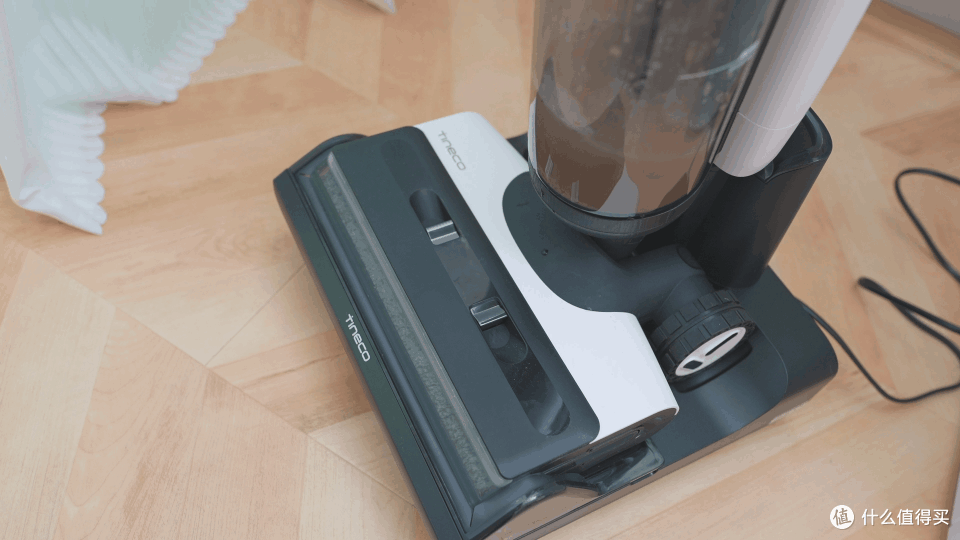 电池升级！质保延长！2分钟热水洗，5分钟高温速干的添可芙万Booster洗地机，使用表现如何？