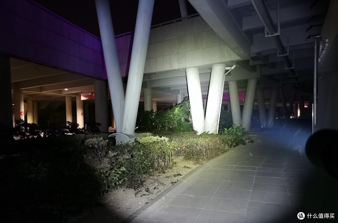 买个带喇叭的手电筒?纳丽德声光一体 P86 手电,让你瞬间引起他人注意!