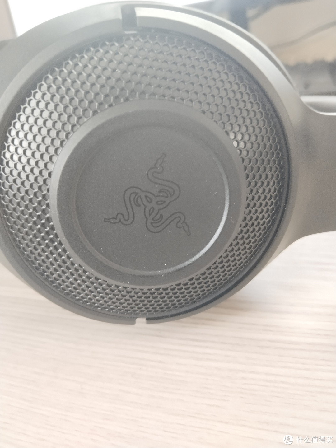 雷蛇 Razer 北海巨妖标准版X 头戴式游戏耳机：舒适轻盈，带来全方位游戏体验