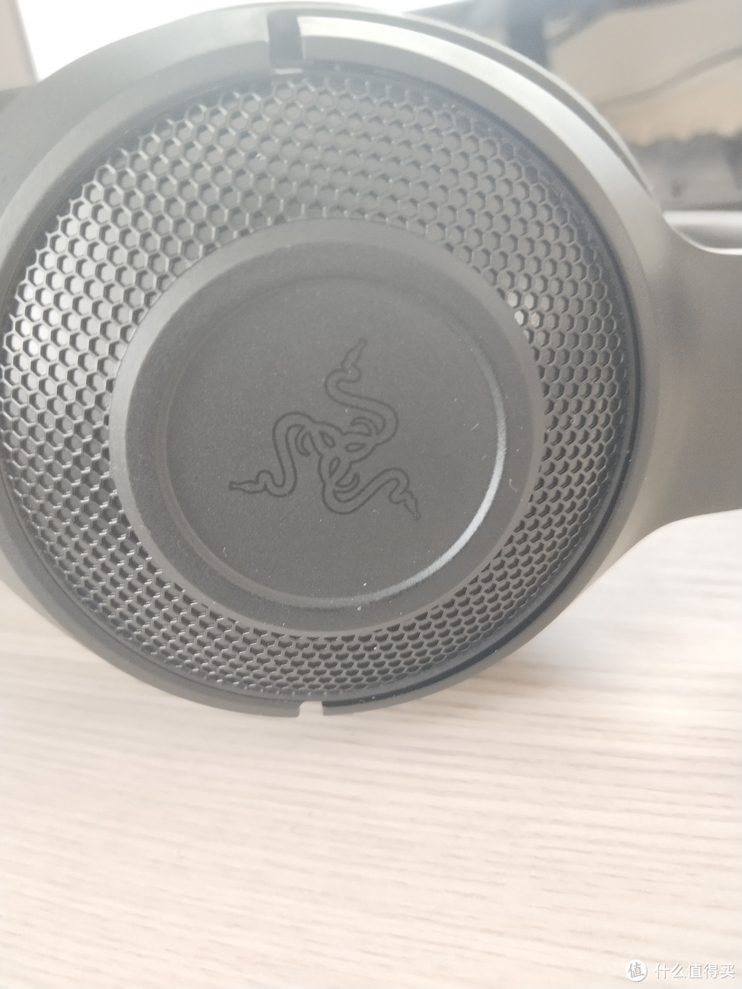 雷蛇 Razer 北海巨妖标准版X 头戴式游戏耳机:舒适轻盈,带来全方位游戏体验