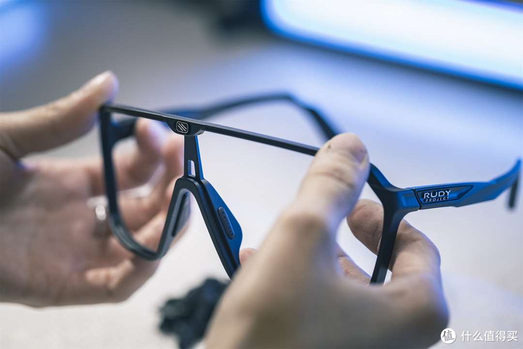 高价品牌运动眼镜，真的是智商税吗？