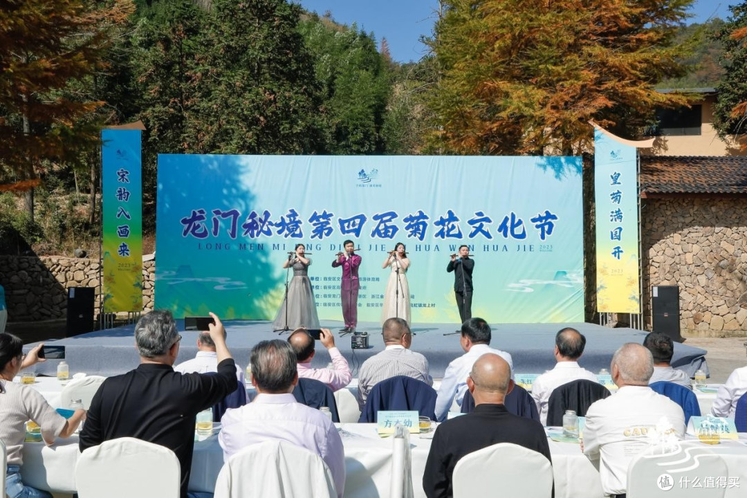 青年笛箫演奏家制作家湛文兵受邀参加龙门秘境第四届菊花文化节