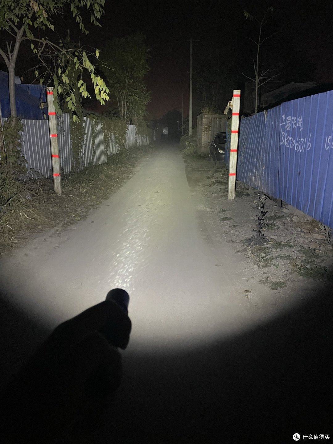 完全黑暗的小路，极亮直接铺满，泛光也不错。